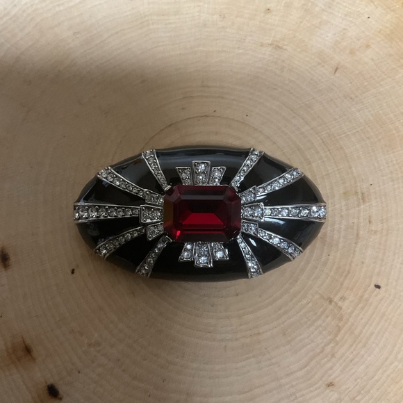 Ciner Vintage Elegant Black Enamel and Silver Toned Brooch. - Picture 4 of 6